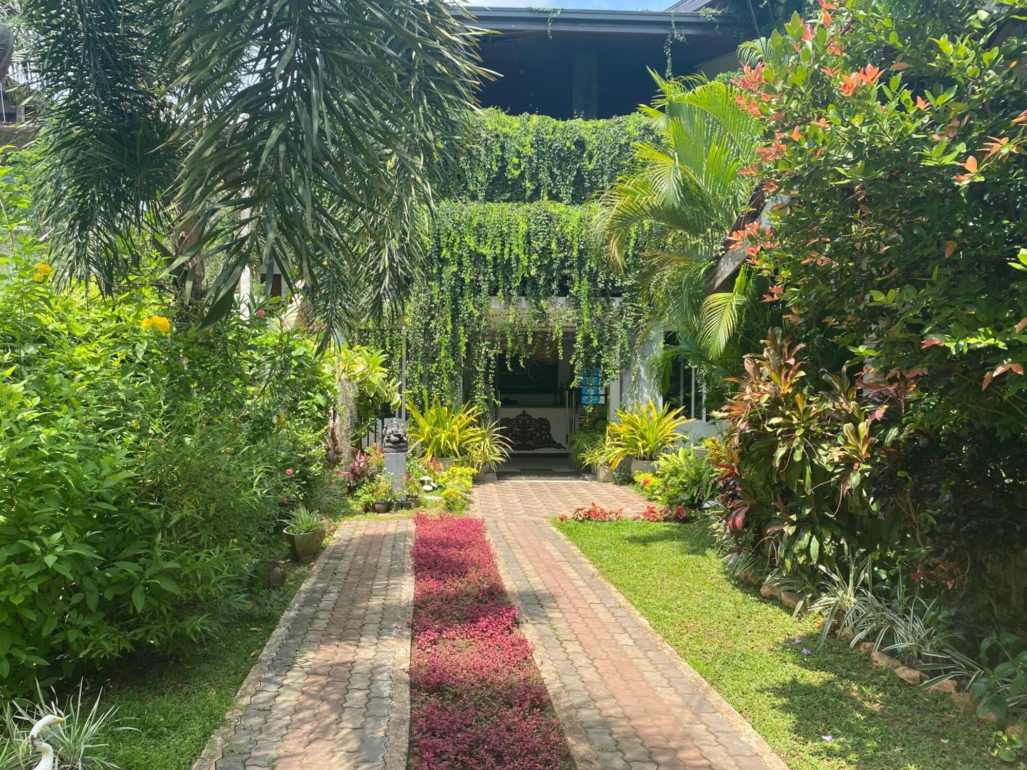 Waasala Leisure Hotel Anuradhapura Buitenkant foto